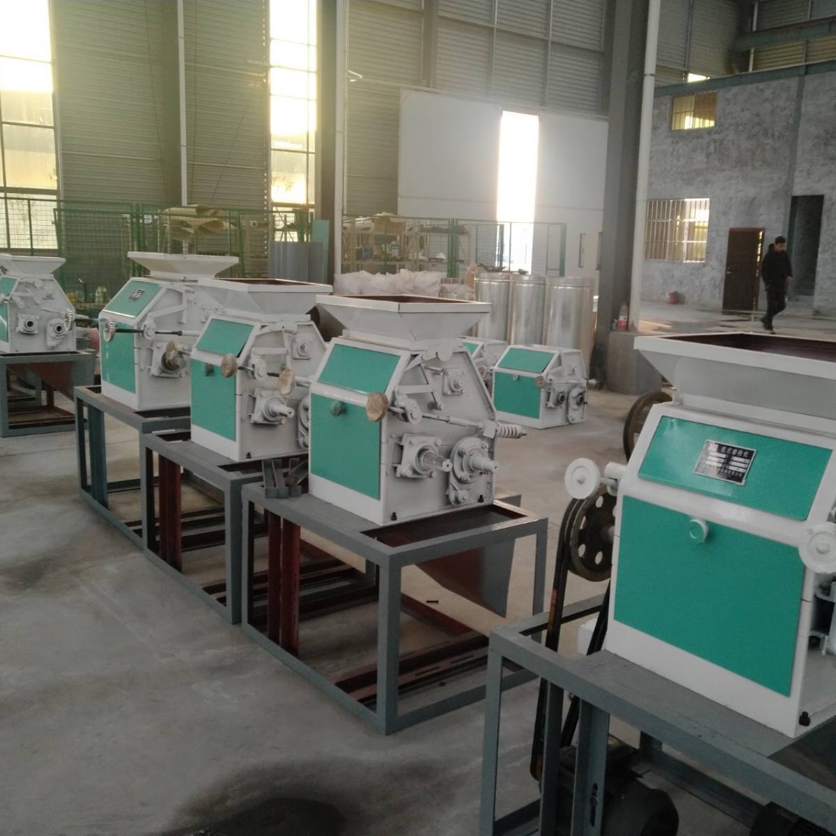 對(duì)輥破碎機(jī)（面粉機(jī)磨頭）